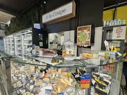 694-biocoop-aquarius-annecy-la-paix-magasin-alimentation-bio-fromage-coupe.webp