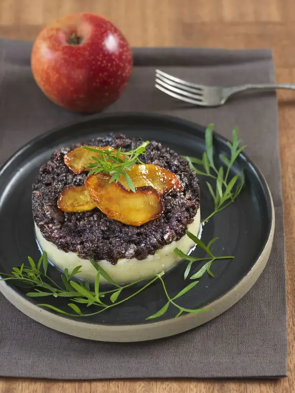 Parmentier de boudin noir à la purée de céleri et pommes caramélisées